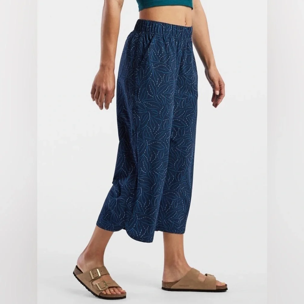 Title Nine Slaycation 2.0 Cropped Pants Kiyoshi Petite Midnight Print Blue NWT - Picture 9 of 10